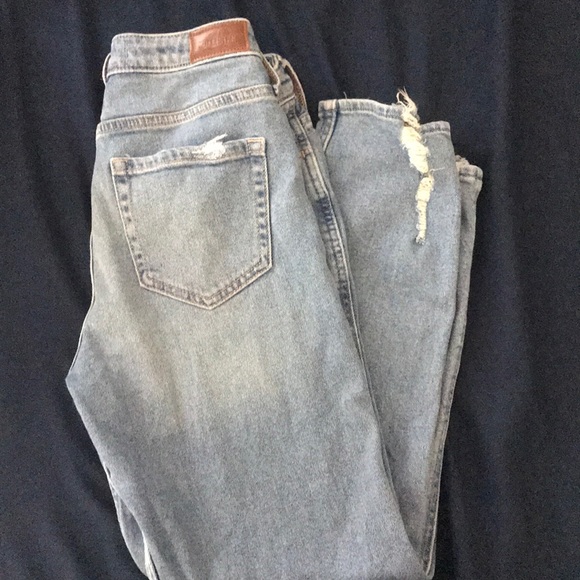 Hollister High Rise Mom Jeans - Picture 2 of 2